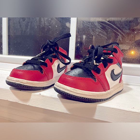 AIR JORDAN 1 Pre-Owned Mid Retro Toddler 5C Chicago Black Toe - Picture 1 of 10